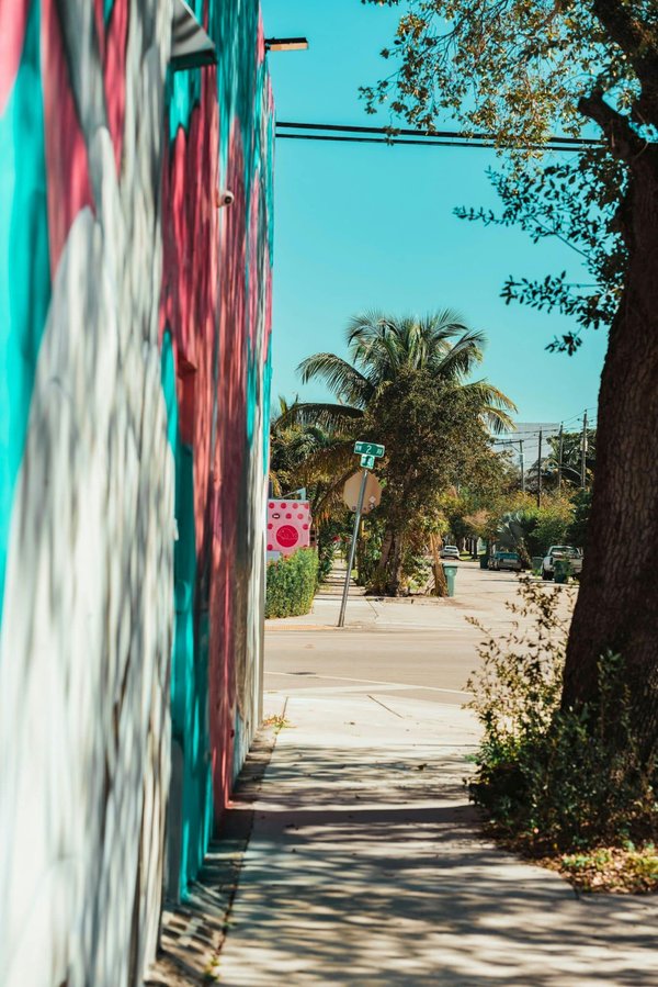 Tableau street art : quelle réalisation choisir pour votre salon ?