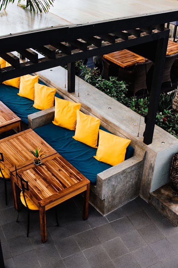 Aménagez votre jardin avec une pergola bioclimatique pour toutes les saisons